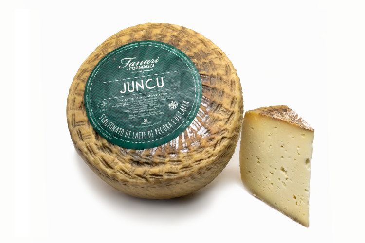 Formaggio Juncu 1 Juncu formaggio latteria mangini 2